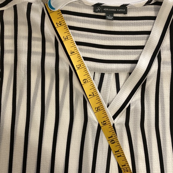 ADRIANNA PAPELL tunic size large, black & white stripes, V neck. Great condition - Picture 7 of 9
